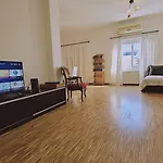 Aurum Apartment *